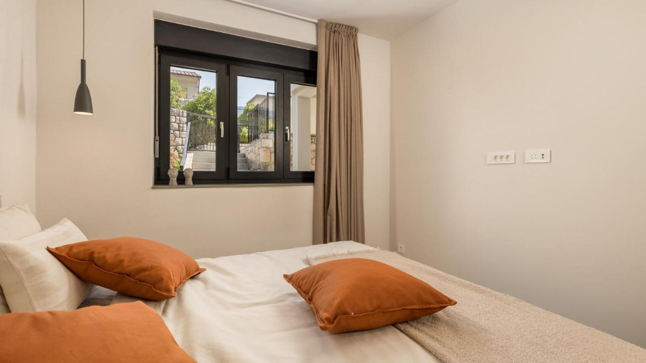 Apartments Villa Frankola With Swimming Pool 크리크베니카 외부 사진