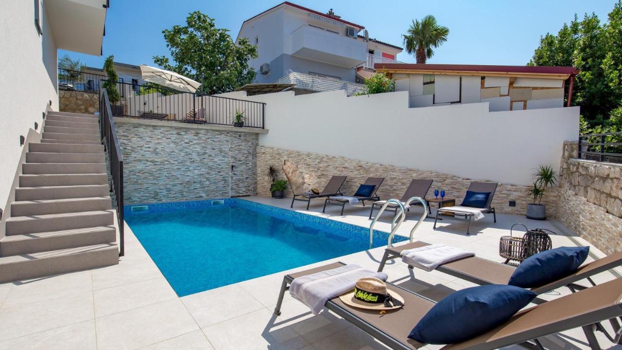 Apartments Villa Frankola With Swimming Pool 크리크베니카 외부 사진