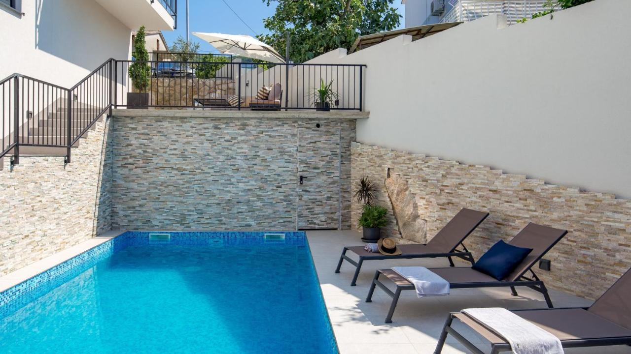 Apartments Villa Frankola With Swimming Pool 크리크베니카 외부 사진
