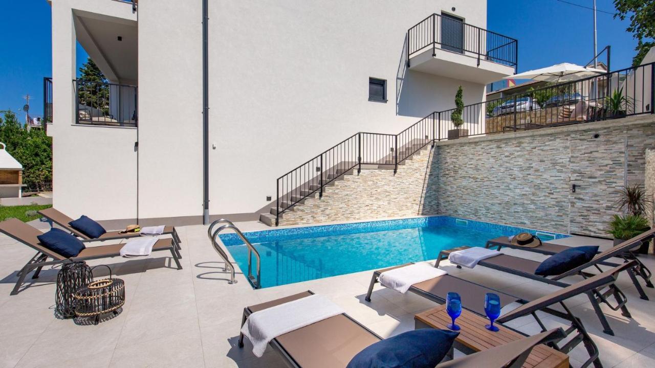 Apartments Villa Frankola With Swimming Pool 크리크베니카 외부 사진