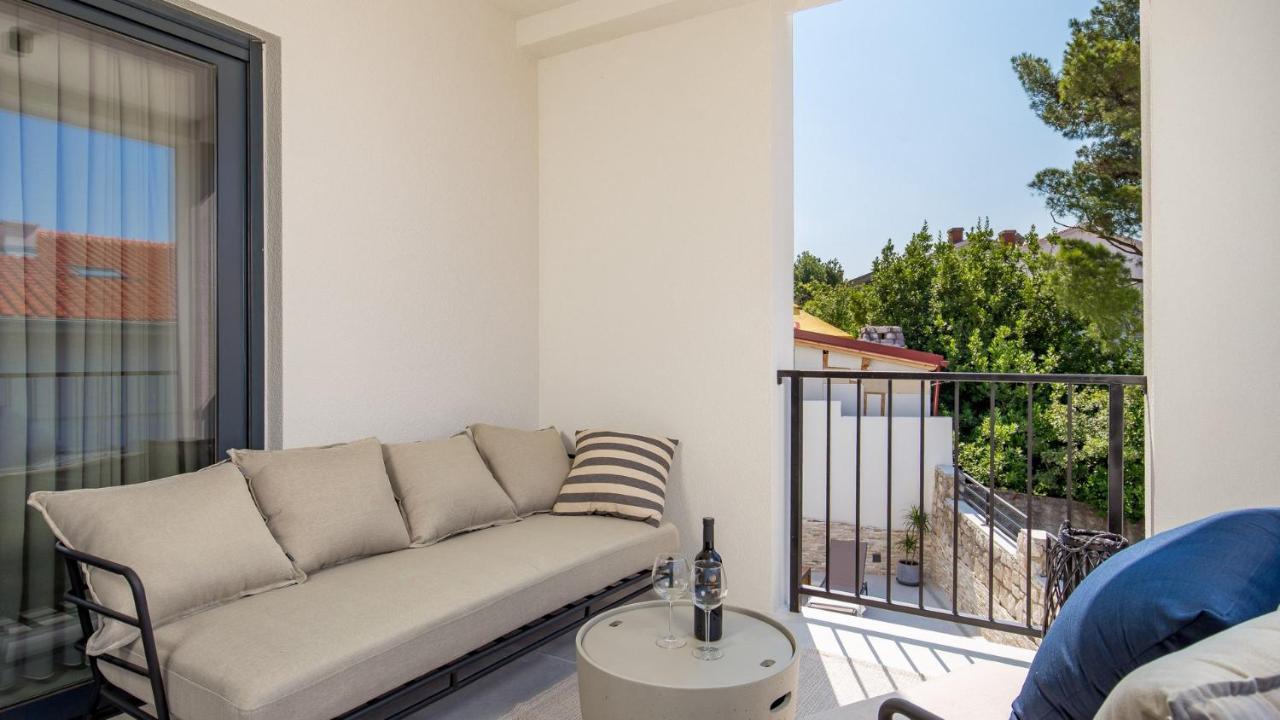 Apartments Villa Frankola With Swimming Pool 크리크베니카 외부 사진