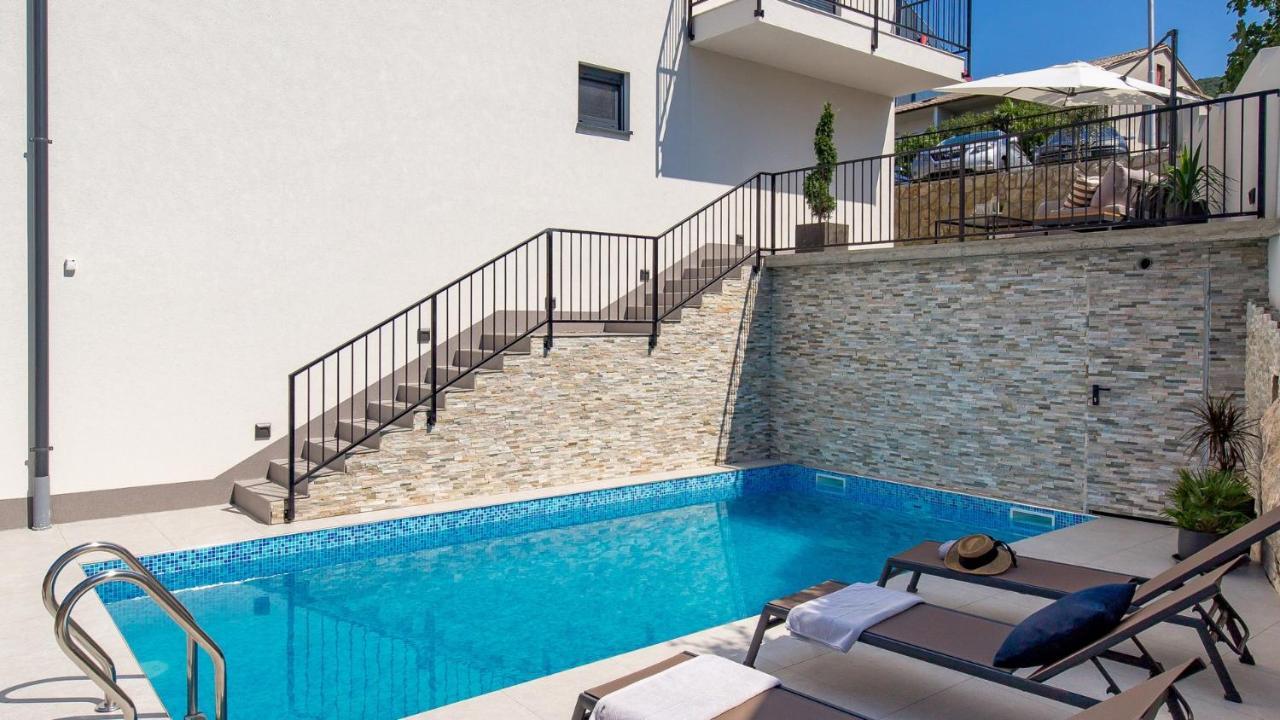 Apartments Villa Frankola With Swimming Pool 크리크베니카 외부 사진
