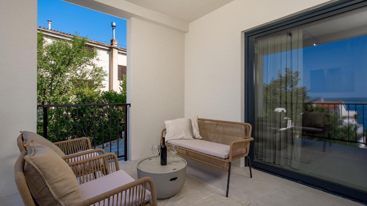 Apartments Villa Frankola With Swimming Pool 크리크베니카 외부 사진