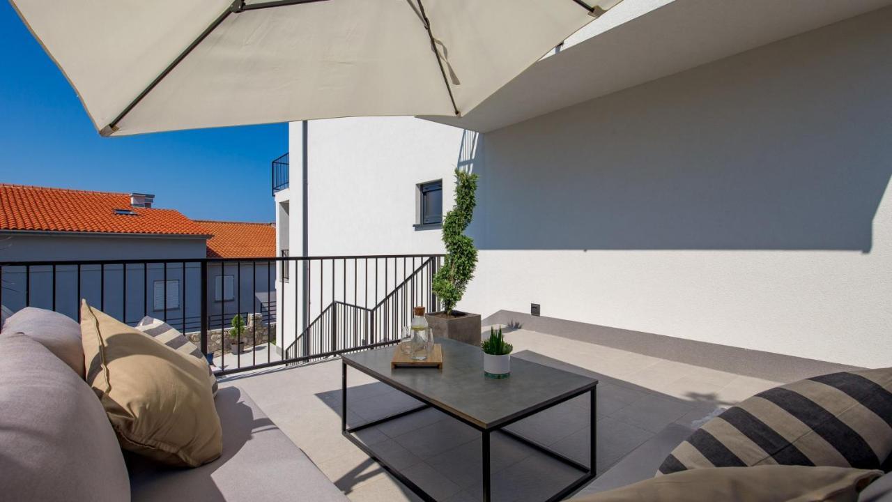 Apartments Villa Frankola With Swimming Pool 크리크베니카 외부 사진