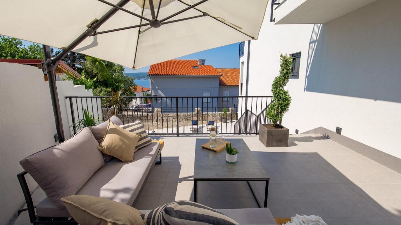 Apartments Villa Frankola With Swimming Pool 크리크베니카 외부 사진
